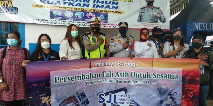 Bagi Takjil untuk Anak Jalanan oleh Serikat Jurnalis Indonesia