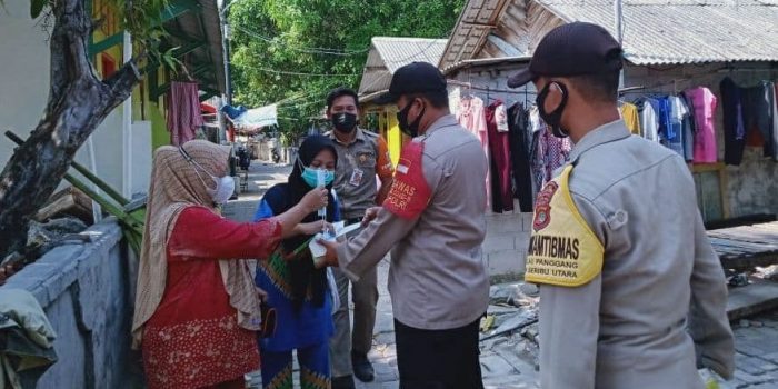 Polres Kep Seribu dan Polsek Jajaran Membagikan 2.600 Masker Medis Gratis.