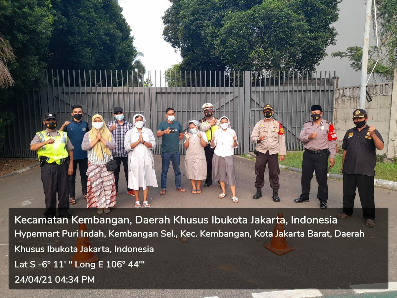 RW 02 Kembangan Selatan Lakukan Giat Berbagi 100 Takjil juga Sembako Selama Bulan Suci Ramadhan