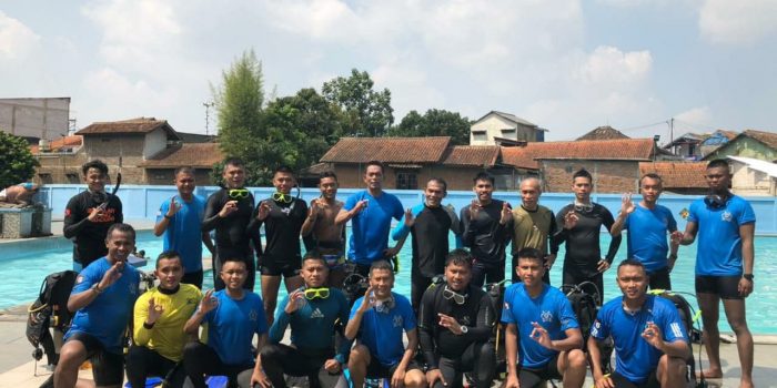 Dinas Jasmani Angkatan Darat menggelar pelatihan dasar Scuba Diving