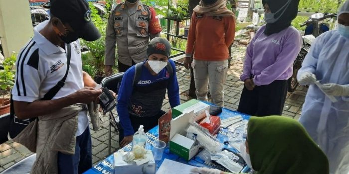 60 Warga Jalani Swab Antigen di Posko Antigen Polsek Kep Seribu Utara