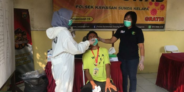 Polsek Kawasan Sunda Kelapa Beserta Jajaran Giat Swab Antigen untuk Masyarakat Muara Angke