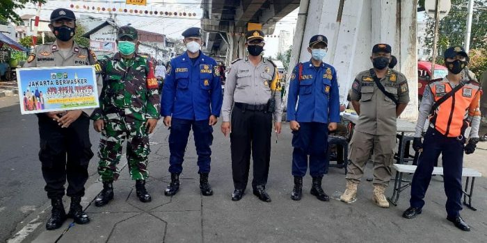 Kapolsek Tambora Beserta Jajaran dan Tiga Pilar Gelar Giat Ops Yustisi di Dua Lokasi