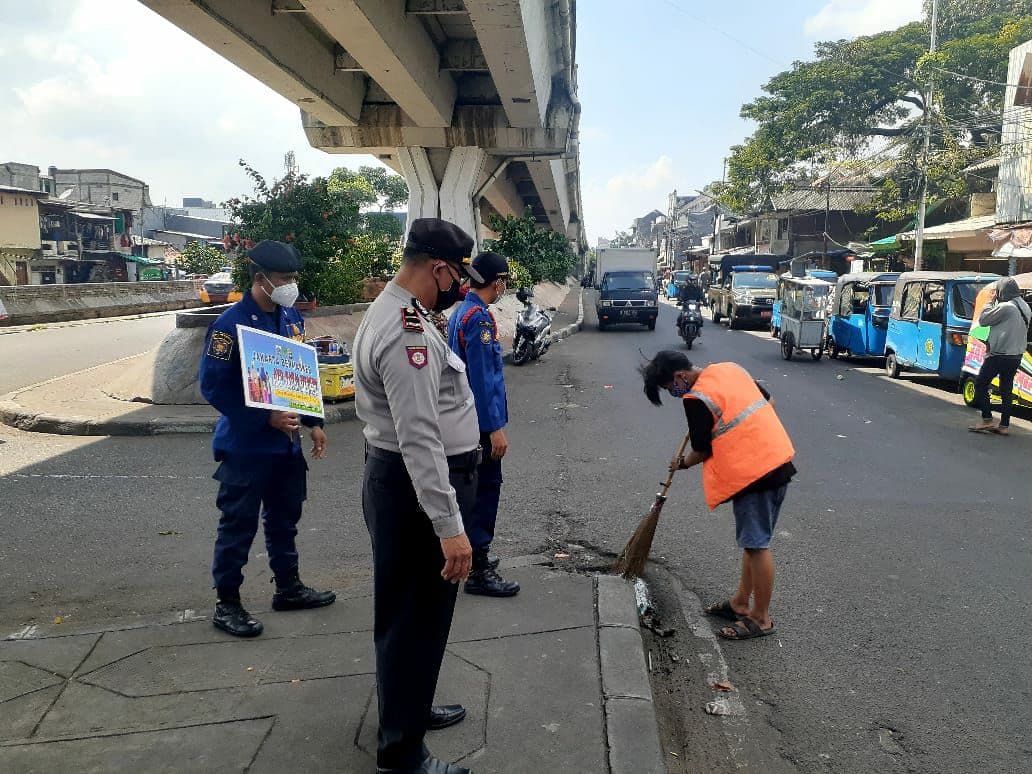 Kapolsek Tambora Beserta Jajaran dan Tiga Pilar Gelar Giat Ops Yustisi di Dua Lokasi