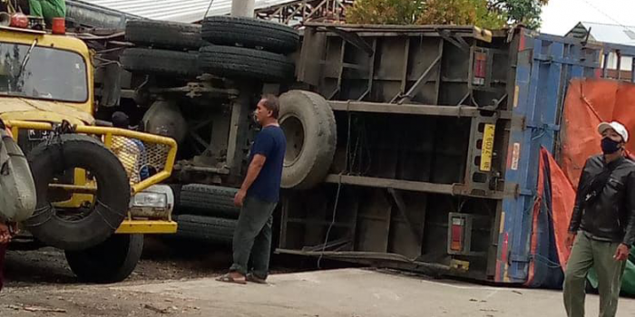 Kembali Insiden Diduga Rem Blong Terjadi Usai Melintas Di Jalur Fly Over Kretek Paguyangan