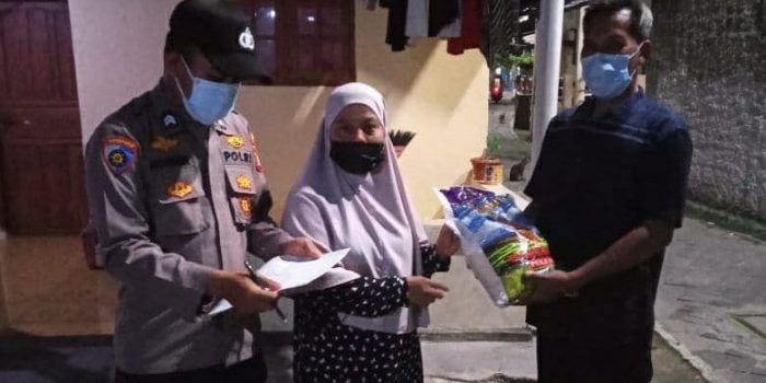 Polisi Salurkan Bansos di Slum Area Pulau Lancang Kep Seribu Selatan