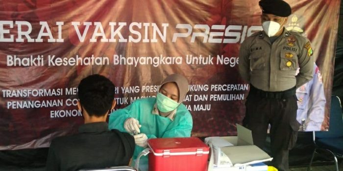 70 Warga Datangi dan Suntik di Gerai Vaksin Presisi Polres Kep Seribu