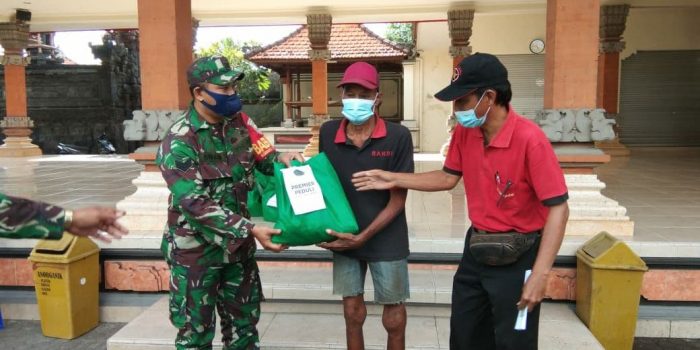 Kodim Badung Distribusikan 2150 Paket Sembako Warga Terdampak Covid -19 Sampai Tahap Lima