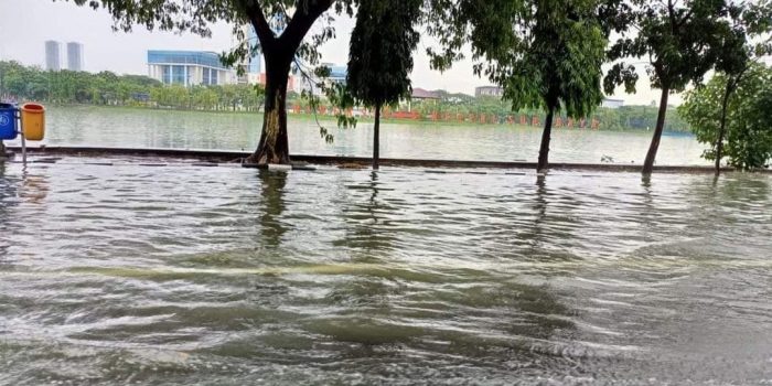 Beberapa Wilayah Surabaya Terendam Air, Saat Hujan Lebat