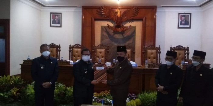 Rapat Paripurna Persetujuan Ranperda APBD Tahun Anggaran 2022 Ditetapkan Menjadi Perda