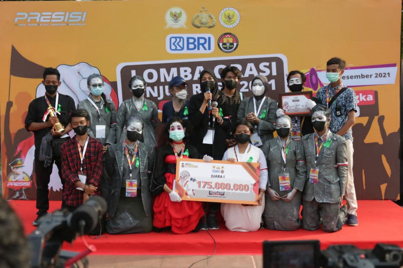 Unesa Juara 1 Lomba Orasi Piala Kapolri