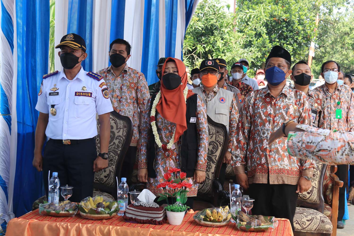 Bupati Mojokerto Serahkan Bansos Bedah Rumah di Dawarblandong