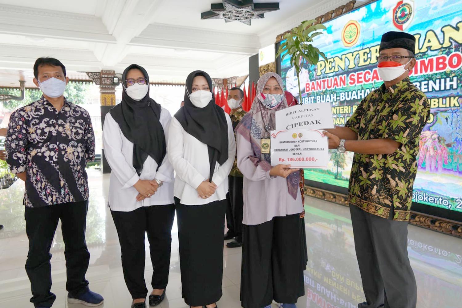 Kembangkan Pertanian di Mojokerto, Kementan RI Serahkan Bantuan Tanaman Hortikultura