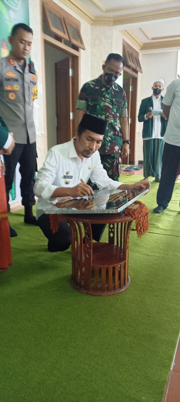 Peletakan Batu Pertama Ponpes Muftahul Huda Oleh Bupati Madiun