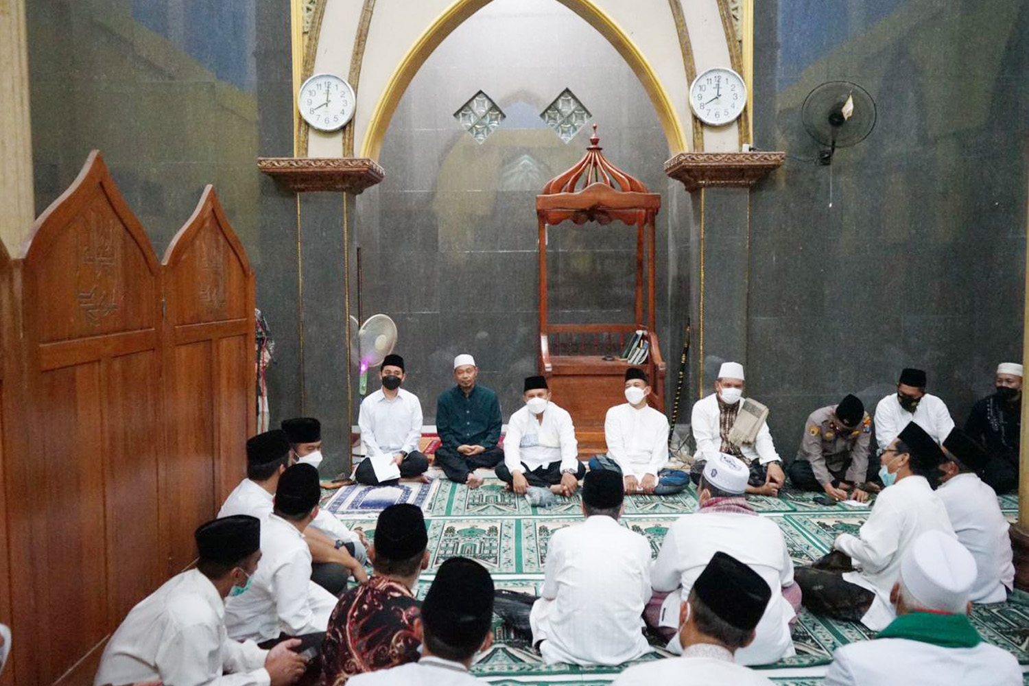 Wakil Bupati Mojokerto Serahkan Dana Hibah Rp 100 Juta untuk Masjid Darut Taqwa Tempuran