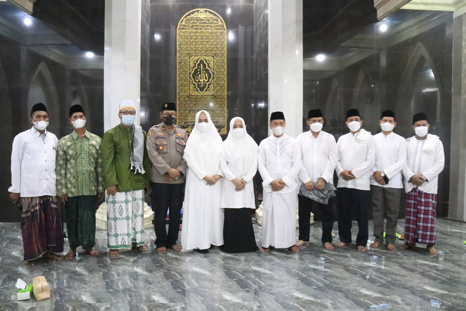 Safari Ramadhan, Bupati Mojokerto Serahkan Dana Hibah Rp 100 Juta untuk Masjid di Klinterejo