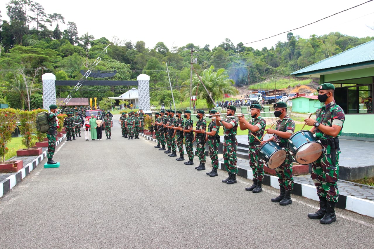 Danbrigif 24/Bulungan Cakti Pimpin Penyambutan Purna Tugas Satgas Yonif Raider 613/Raja Alam