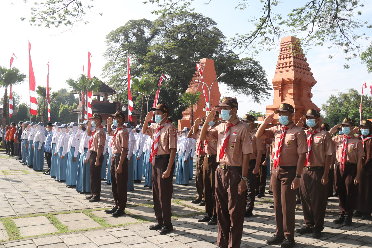 Peringatan Hardiknas, Pemkab Mojokerto Gelar Upacara Bendera