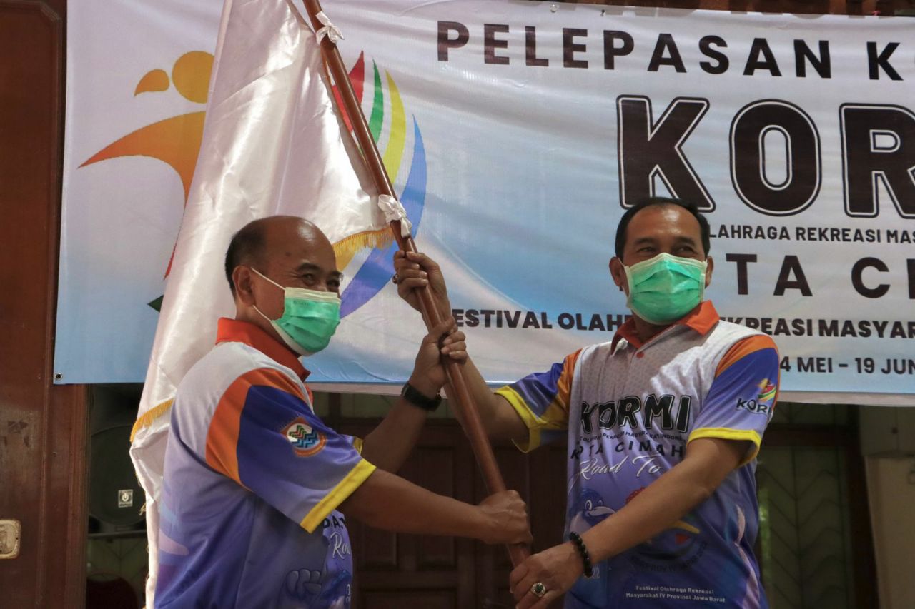 Ngatiyana Secara Resmi Melepas 56 Atlet KORMI Kota Cimahi Menuju Forprov IV Tahun 2022