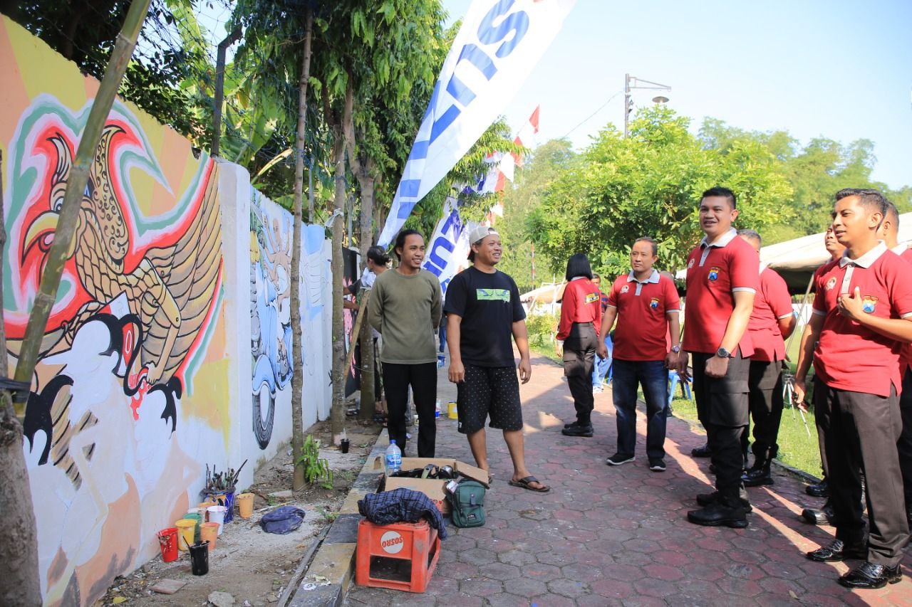 Lomba Mural Polres Madiun Ramaikan Hari Bhayangkara ke-76