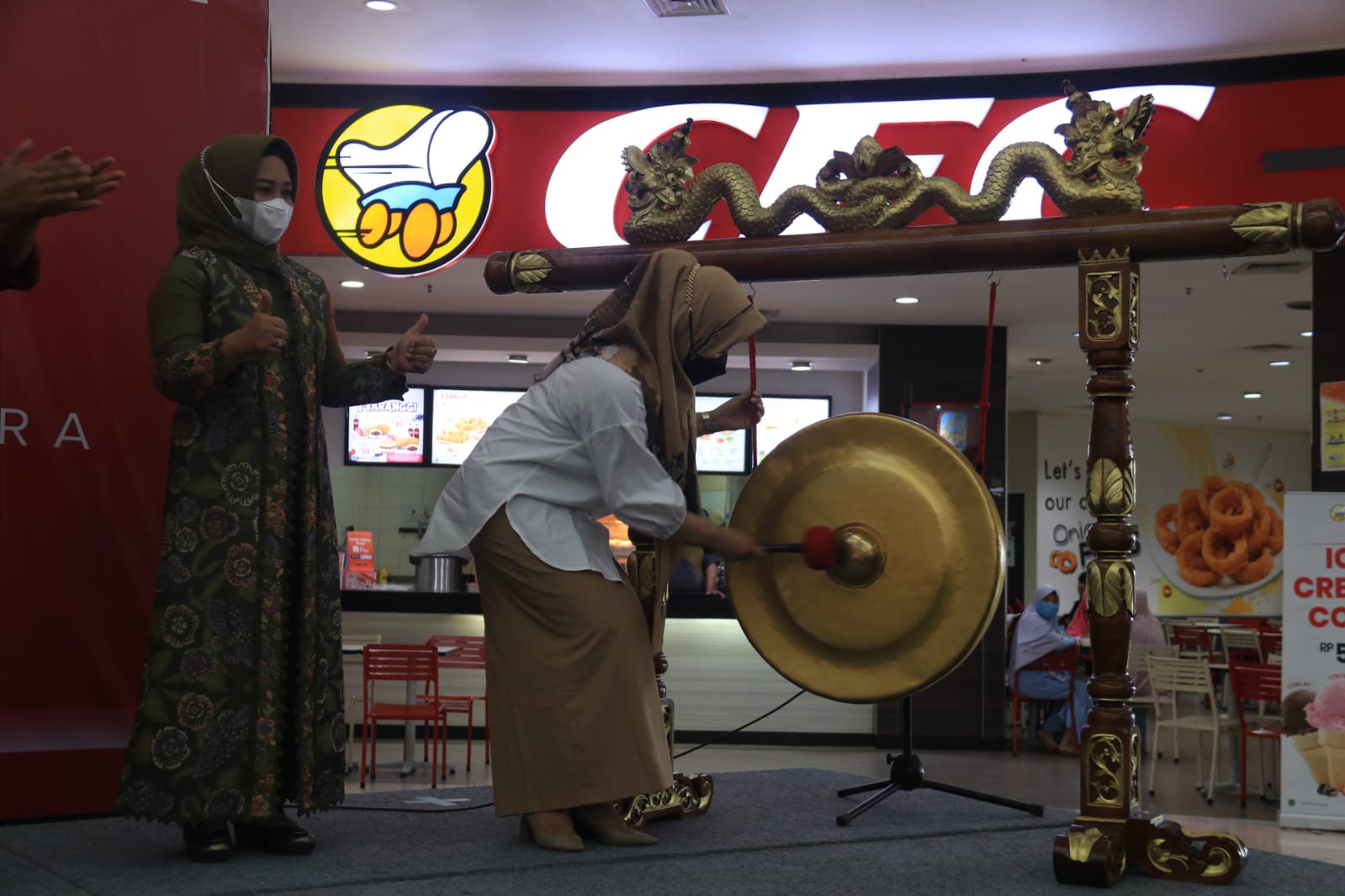 Bupati Mojokerto Resmikan Pameran Foto Nasional