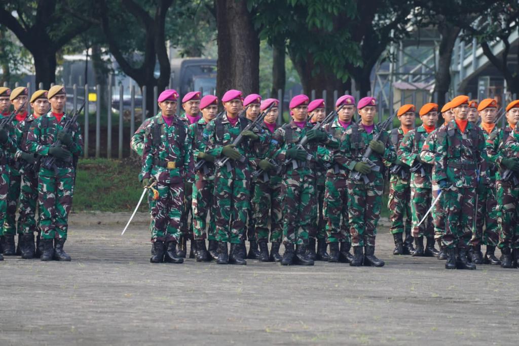 TNI Senantiasa Menjadi Garda Terdepan Dalam Membantu Kesulitan Rakyat