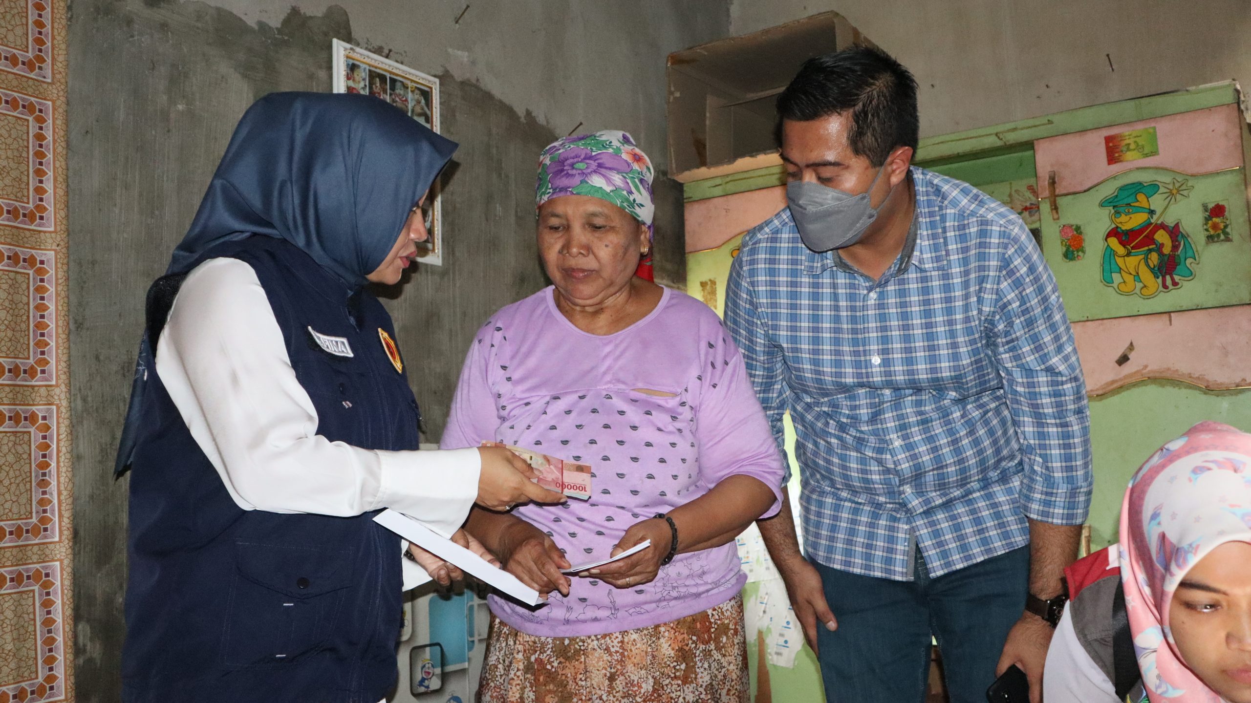 Door to Door, Bupati Mojokerto Serahkan Bantuan DBHCHT di Kecamatan Gondang