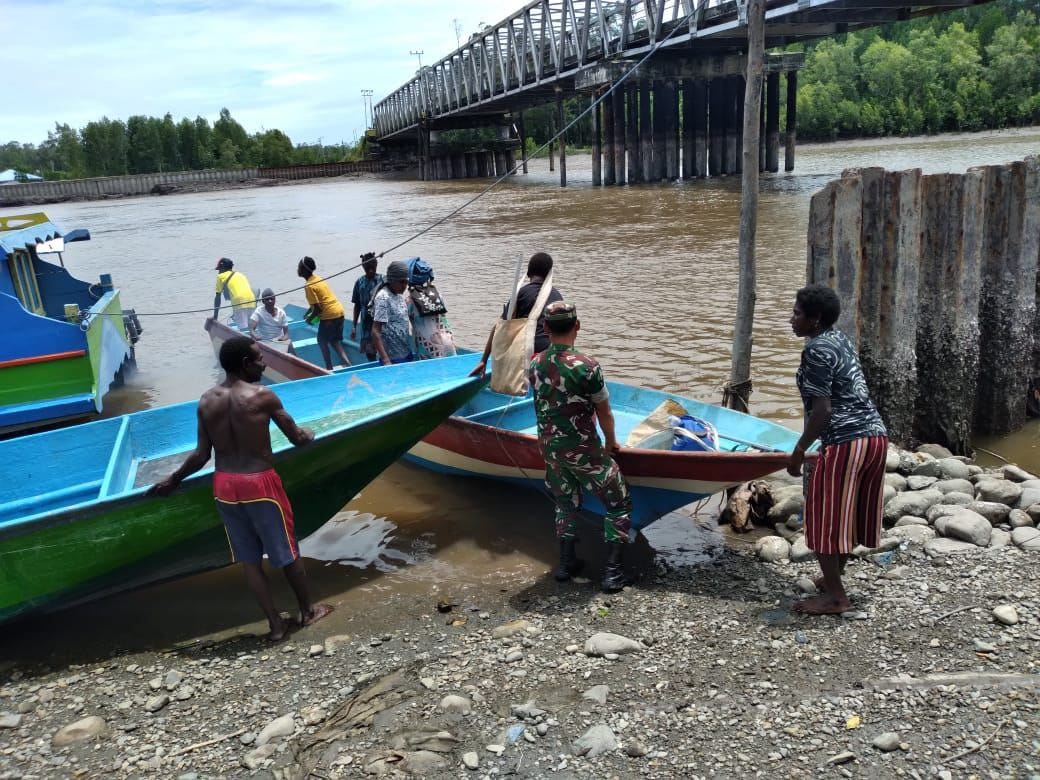 Babinsa Koramil Mapurujaya Komsos Bersama Nelayan Untuk Tahu Permasalahan Yang Sedang Dihadapi