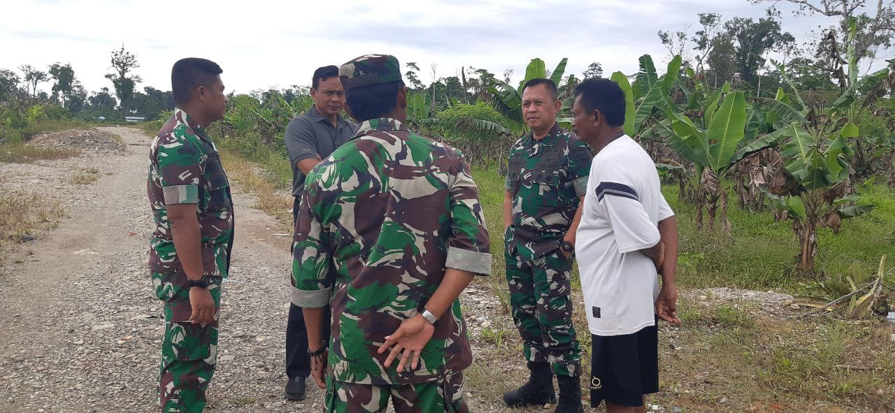 Dandim 1710/Mimika Dampingi Danrem 174/ATW Saat Tinjau Lahan Kebun Pisang Dan Sayuran