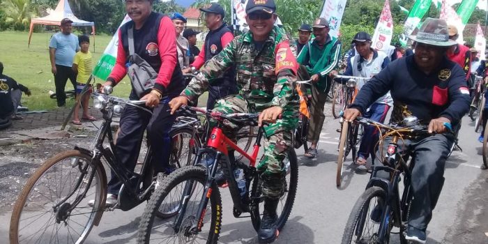 Demi Meriahkan Gowes Santai Sepeda Onthel Forkopimka Bersama Koramil 0825/23 Tegalsari Ikut Jadi Peserta