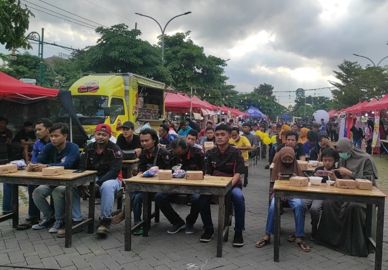 Satlantas Polres Gresik Beri Coaching Clinic Safety Riding di Icon Mall