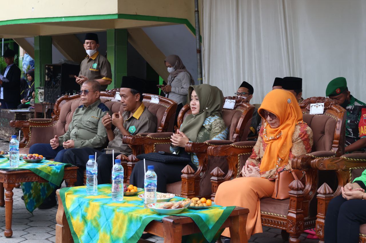 Buka MTs Ronas Street Parade, Bupati Ikfina Harapkan Jadi Ajang Asah Kreatifitas Anak