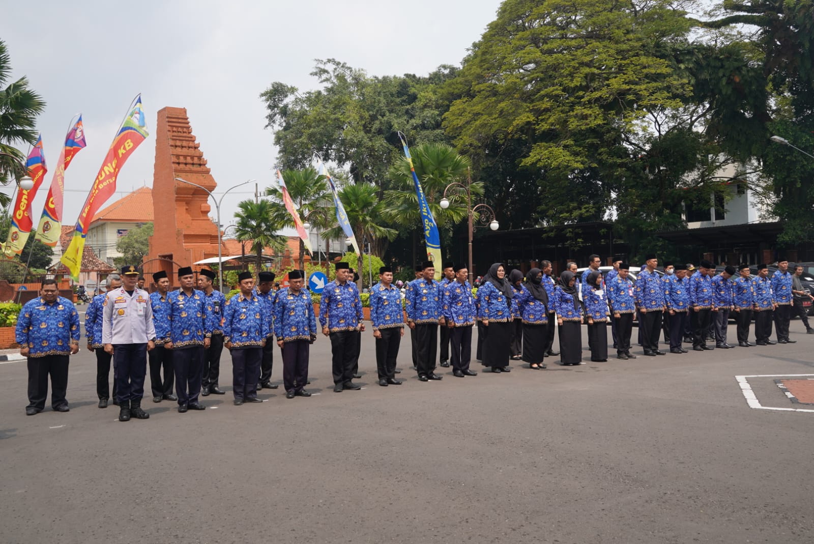 Jelang Cuti Bersama Lebaran 2023, Pemkab Mojokerto Gelar Apel dan Inpeksi Kendaraan Dinas Roda empat