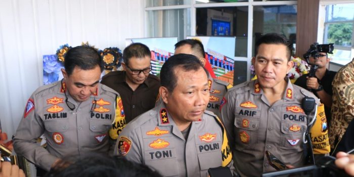 Kapolda Jatim Membuka Secara Resmi Gerai Layanan SIM dan SKCK