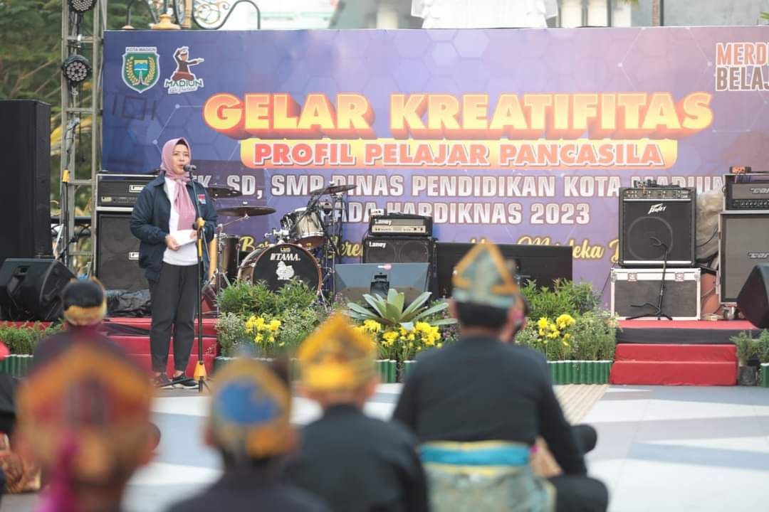 Tinjau Stand Pameran dan Saksikan Gelar Kreativitas Siswa, Wali Kota Harap Potensi Siswa Tersalurkan