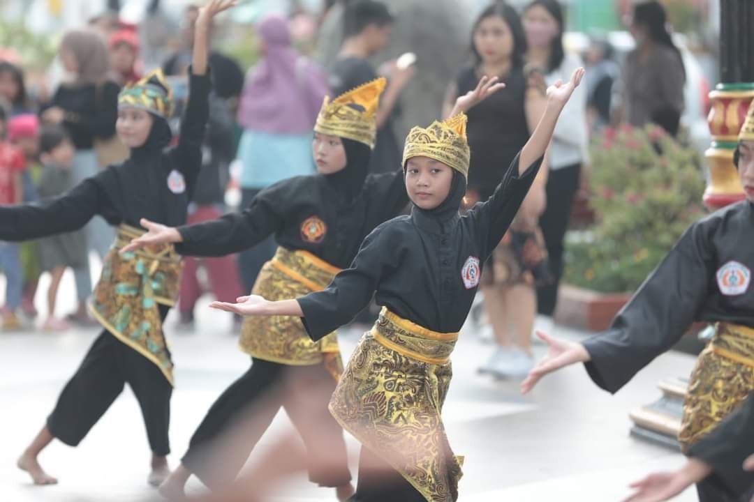 Tinjau Stand Pameran dan Saksikan Gelar Kreativitas Siswa, Wali Kota Harap Potensi Siswa Tersalurkan