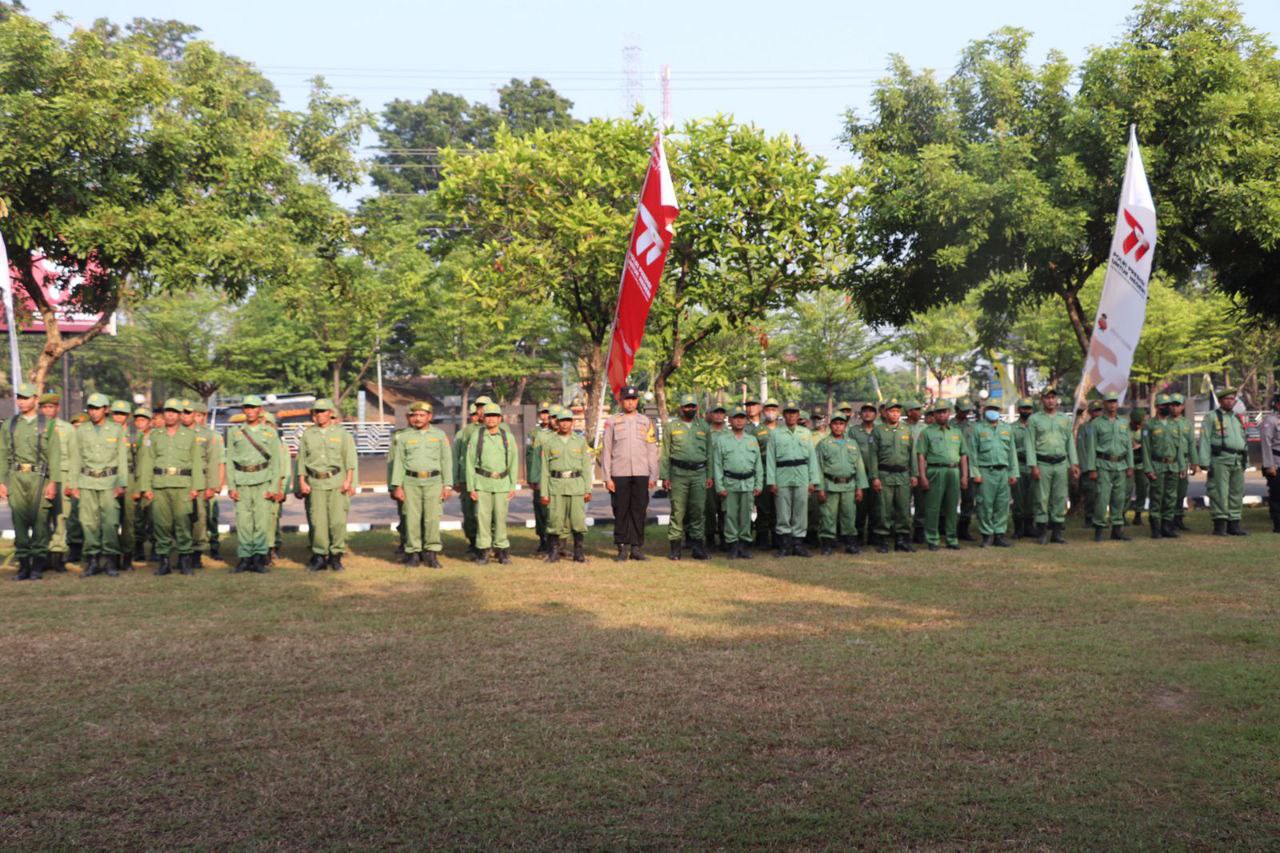 Kapolres Kendal Berikan Penghargaan Kepada Pemenang Lomba Satkamling Tingkat Polres Kendal