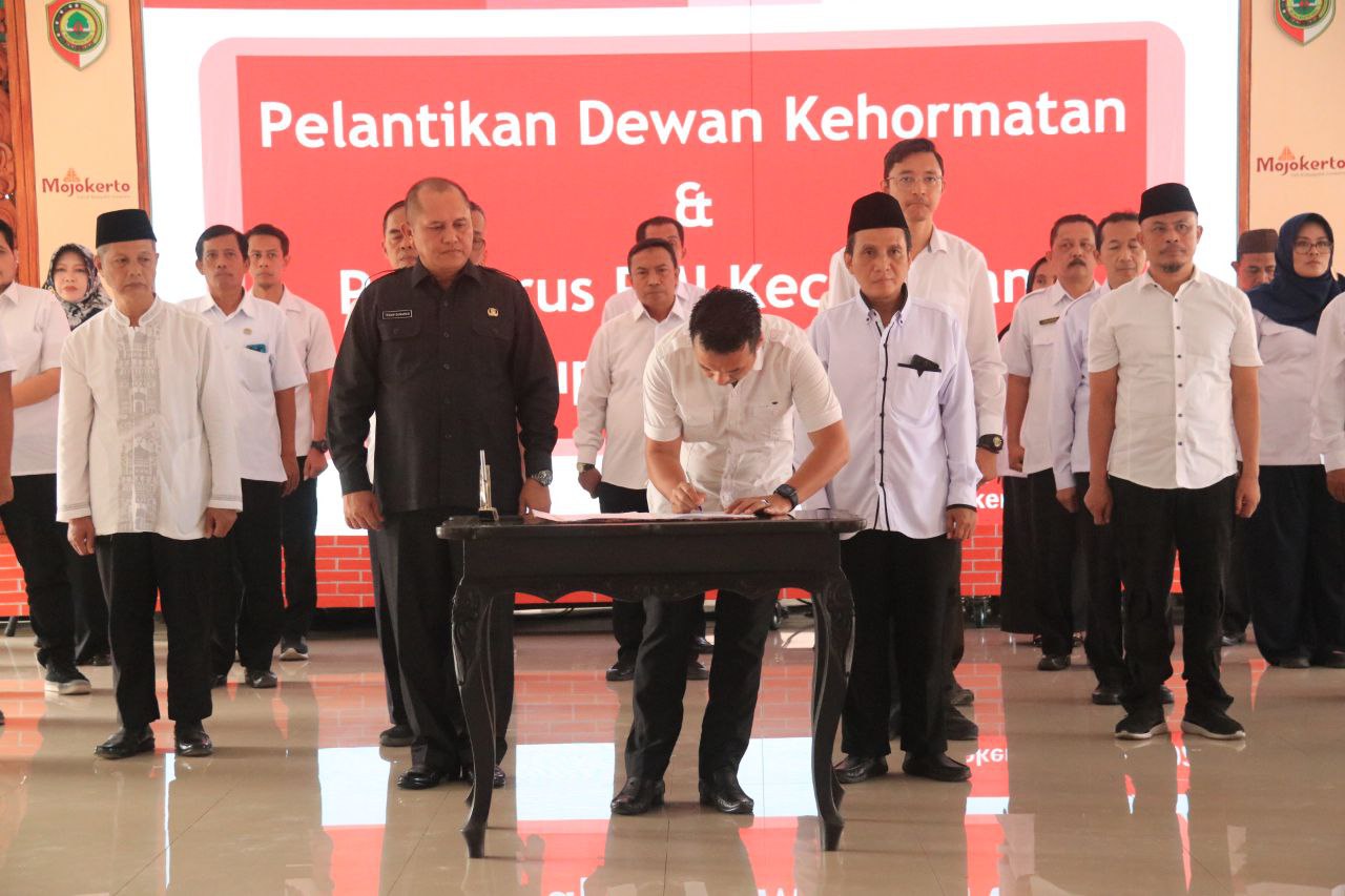 Hadiri Pelantikan Dewan Pengurus Kehormatan Dan PMI Kecamatan, Bupati Ikfina Minta Komitmen PMI Terhadap Masalah Kemanusiaan