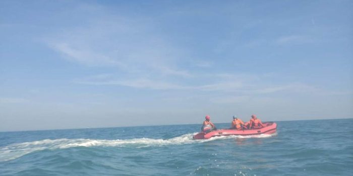 BASARNAS Kerahkan Tim Bantu Cari ABK Kapal Mekar Jaya di Pantai Grajagan