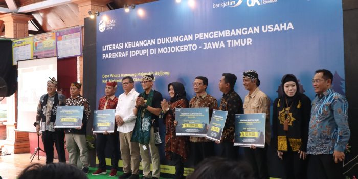 Terima Bantuan DPU-Parekraf dari Kemenparekraf RI, Bupati Ikfina Harap Dapat Picu Semangat Warga Desa Wisata Kampung Majapahit