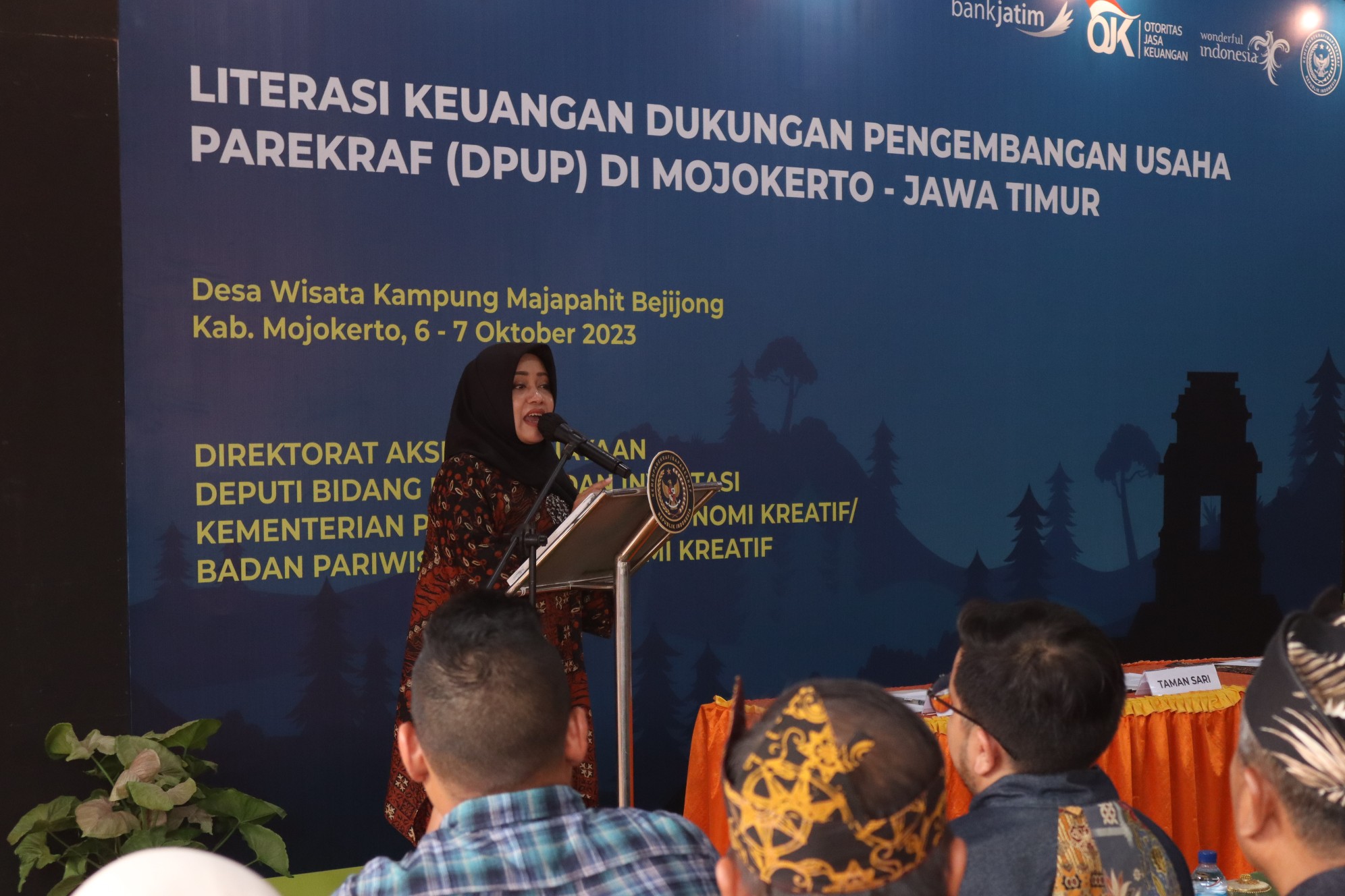 Terima Bantuan DPU-Parekraf dari Kemenparekraf RI, Bupati Ikfina Harap Dapat Picu Semangat Warga Desa Wisata Kampung Majapahit