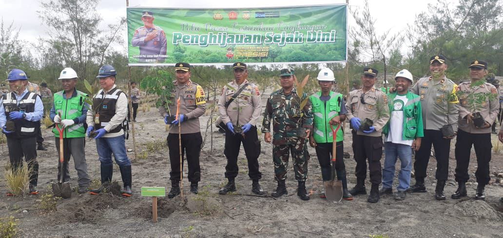 Danramil 1710-03/Kuala Kencana Hadiri Kegiatan Penanaman Pohon