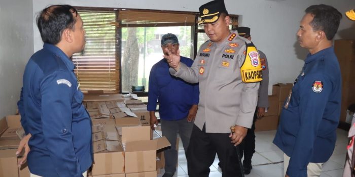 Pastikan Logistik Pemilu 2024 Aman, Kapolresta Sidoarjo Cek Gudang KPU