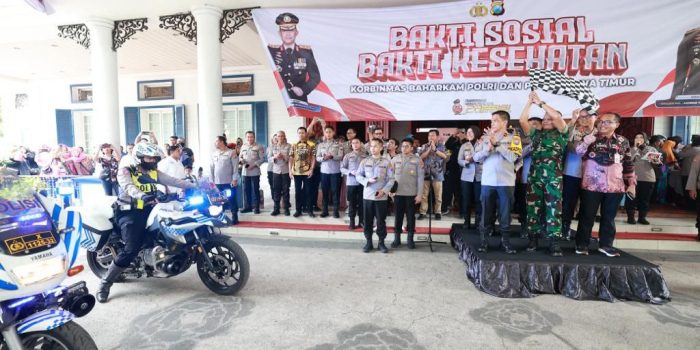 Polda Jatim Bersama Korbinmas Baharkam Polri Gelar Bakti Kesehatan dan Salurkan 15.000 Paket Sembako