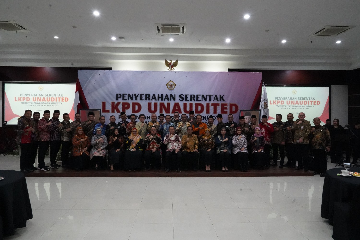 Bupati Mojokerto, Serahkan LKPD 'Unaudited' Tahun 2023 ke BPK Jatim