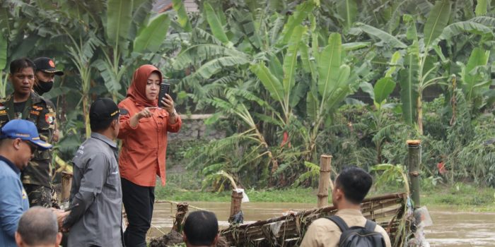 Bupati Ikfina Tinjau Tanggul Jebol, Penyebab Desa Wringinrejo Sooko Terendam Banjir