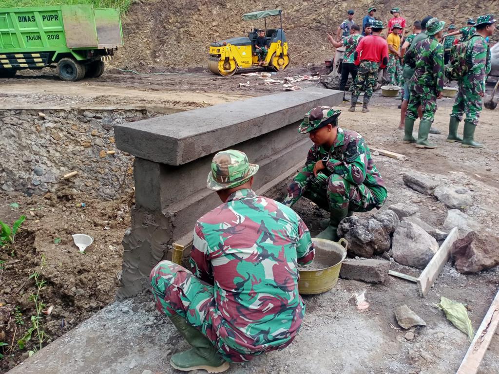 Darma Bakti Kodim 1623/Karangasem Untuk Wujudkan Mimpi Warga Terisolir