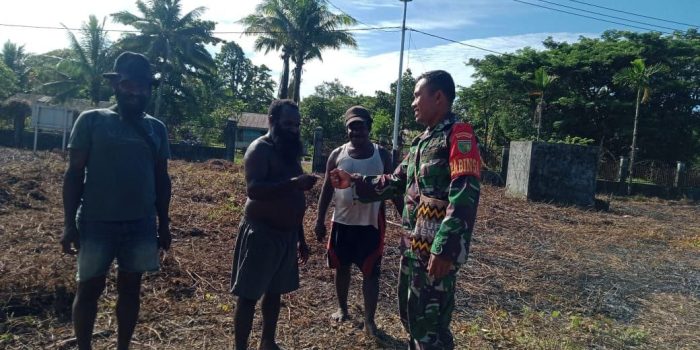 Babinsa Koramil 1710-03/Kuala Kencana Lakukan Komsos Secara Intensif Untuk Jaga Keakraban Dengan Warga Binaan