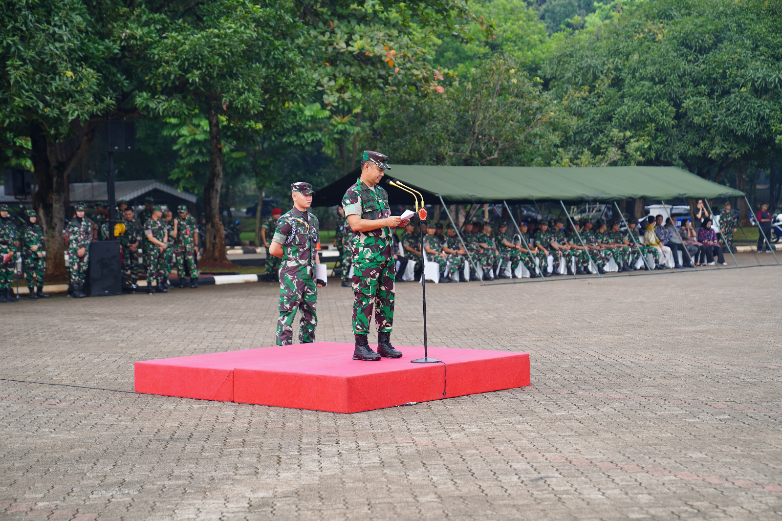 Kasum TNI Melepas Keberangkatan Mudik Bersama Mabes TNI Tahun 2024