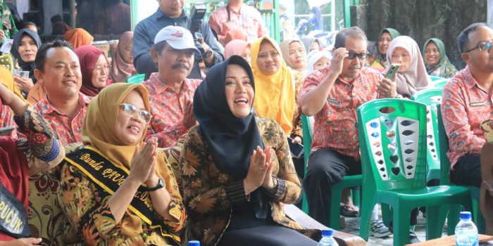 Beri Pendidikan Karakter Anak, Bupati Ikfina Beri Apresiasi Guru KB-RA Al Mumtazah, Dawarblandong